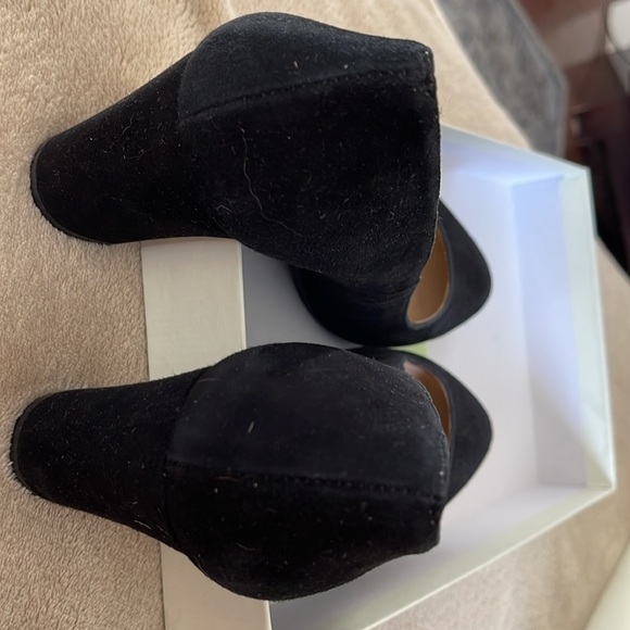 L.L. Bennett suede Sersha pumps - Picture 15 of 16